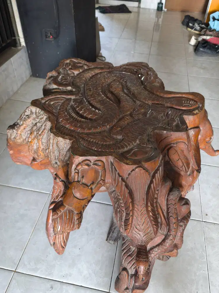 MEJA UKIR ANTIK MOTIF NAGA/ULAR — KAYU SOLID, KARYA TANGAN LANGKA