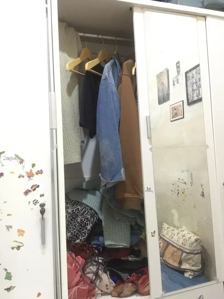dijual cepat lemari pakaian ukuran lebar 159 tinggi 182