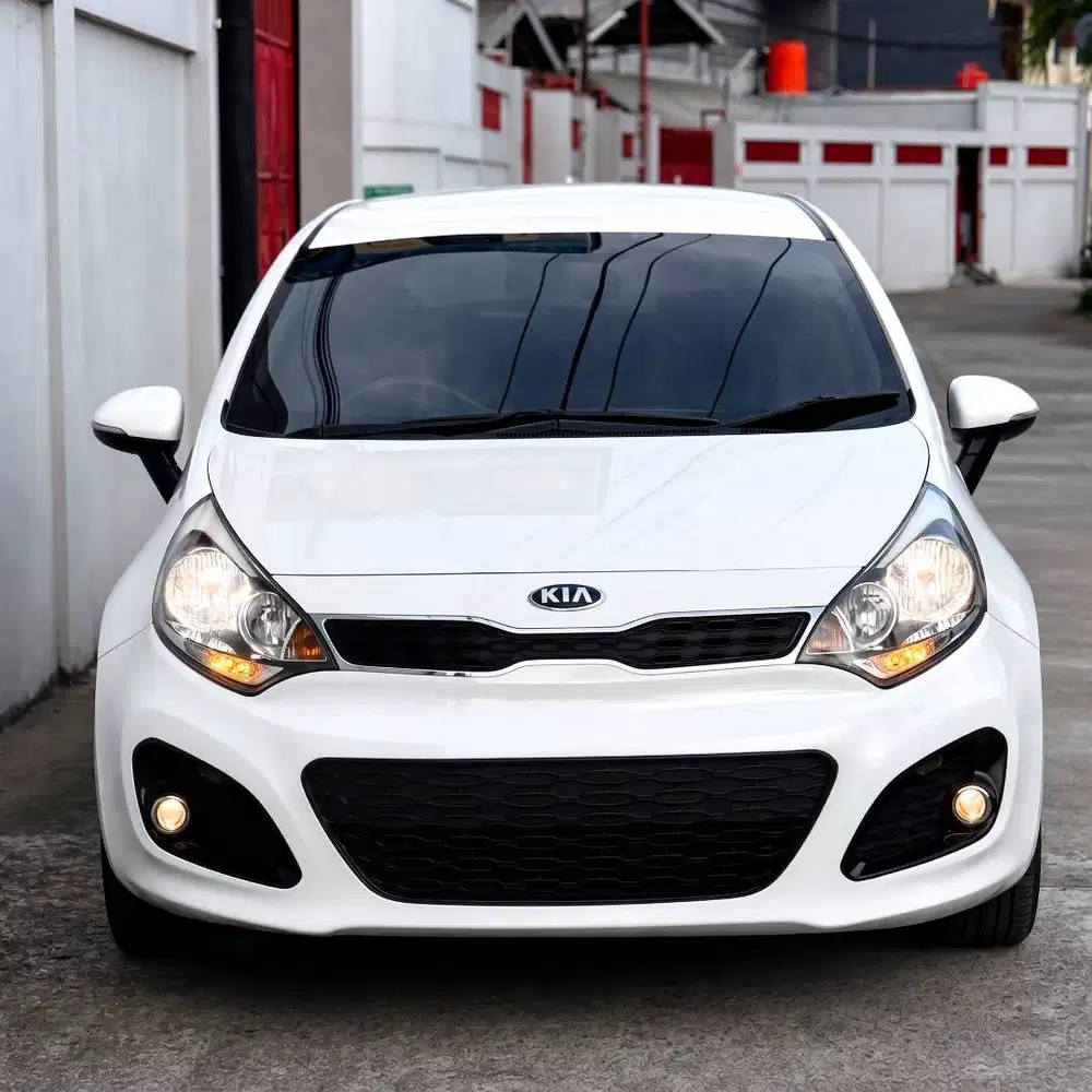 Kia Rio 2014 M/T Hatchback
