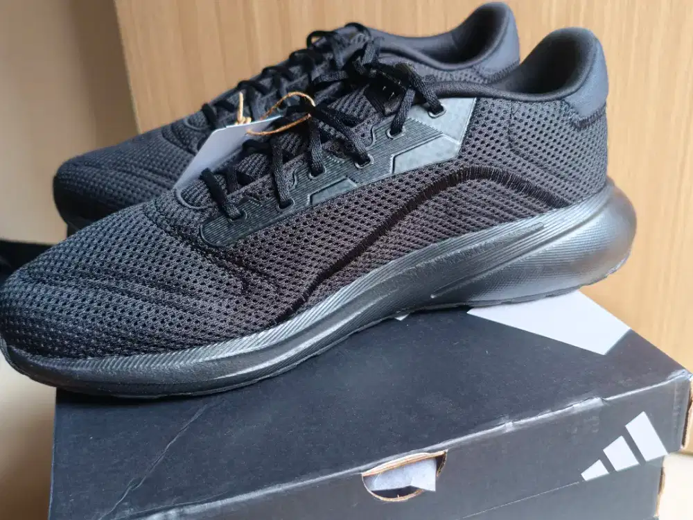 [Kondisi Baru] Sepatu Adidas Response Runner size 44 2/3