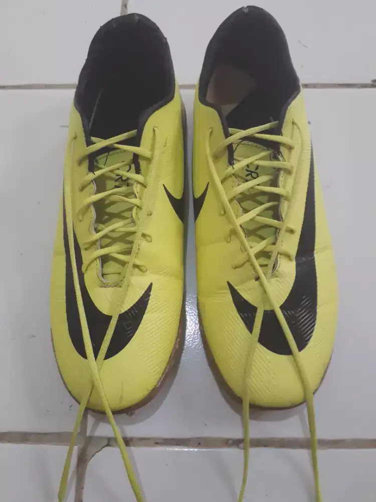 Jual sepatu futsal