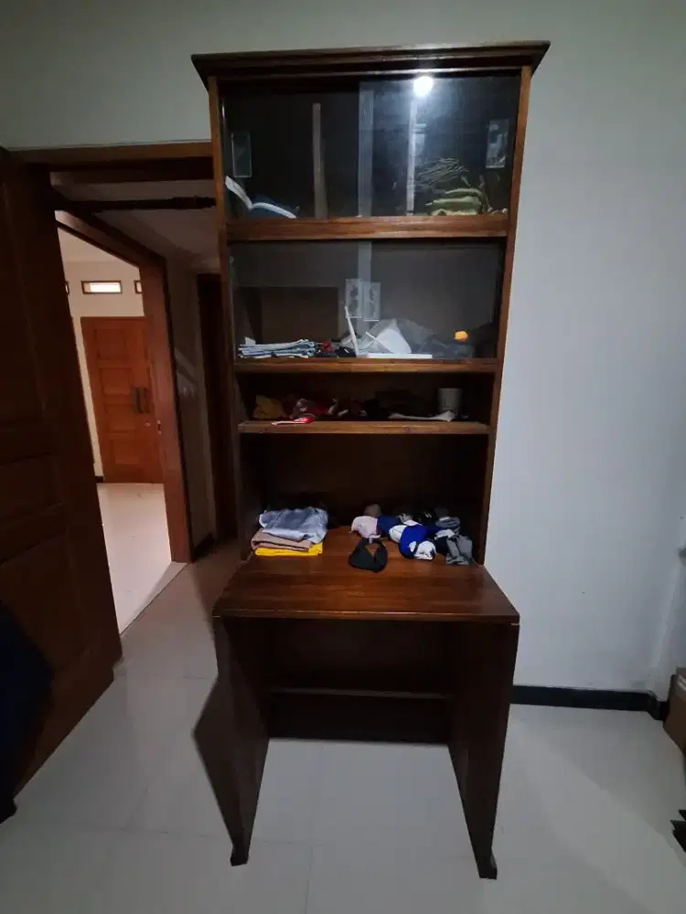 Dijual Rak buku dan meja belajar.