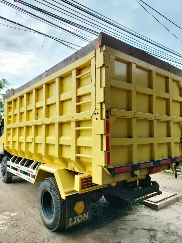 Mitsubishi Fuso Truk canter FE74HD 2022