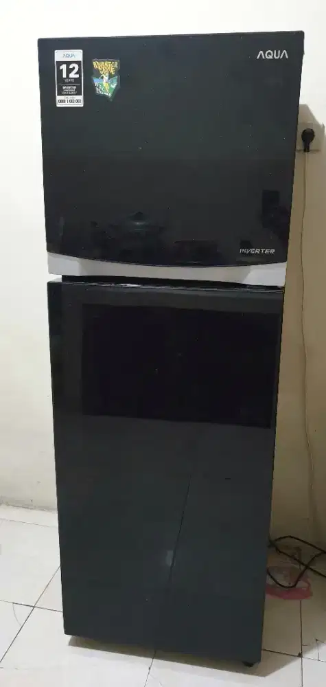 Kulkas 2 pintu inverter AQUA