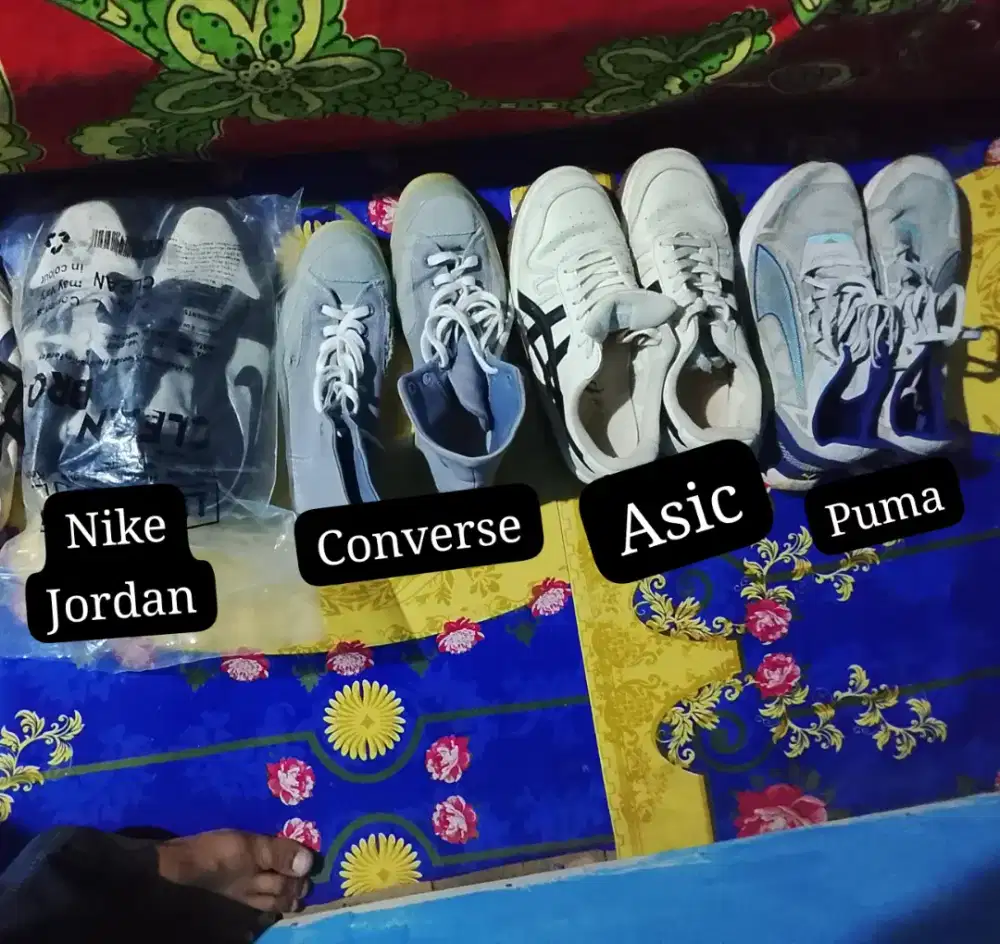 Sepatu original terawat pakaian pribadi