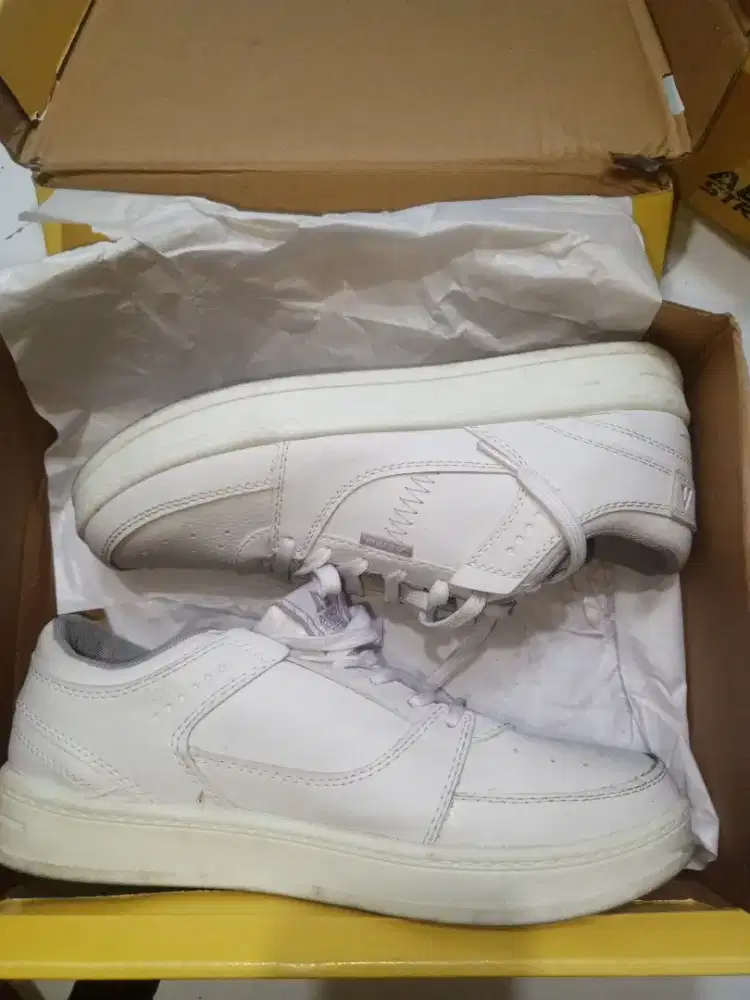 Uk 42 Aero Street Hoops Low Putih - Abu Muda Putih