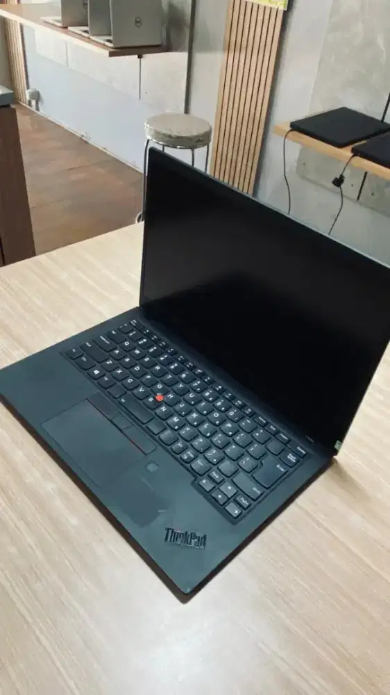 Laptop Lenovo X1 Carbon 7th, intel core i5 gen 8/RAM 8GB/SSD 256GB