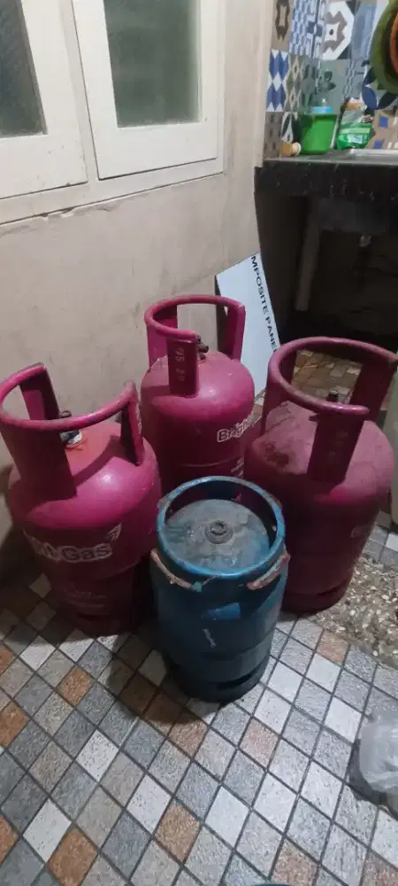 3 buah tabung gas bright 12 kilo dan 1 buah tabung bluegas