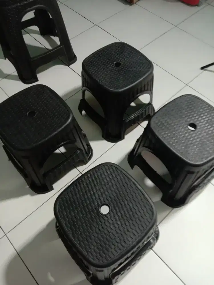 dijual kursi plastik 4 + 1