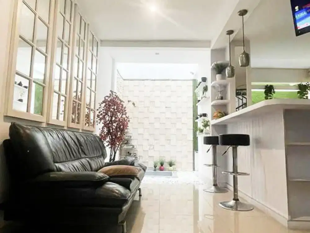 DIJUAL RUMAH CIKUTRA BARU SEMI FURNISHED MINIMALIS 3 LANTAI DEKAT CIGADUNG SUCI PASTEUR