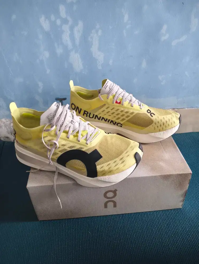 Sepatu On Cloud Monster Size 4,5 / 9 Original Termurah
