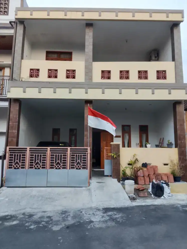 Di jual rumah 2 (dua) lt