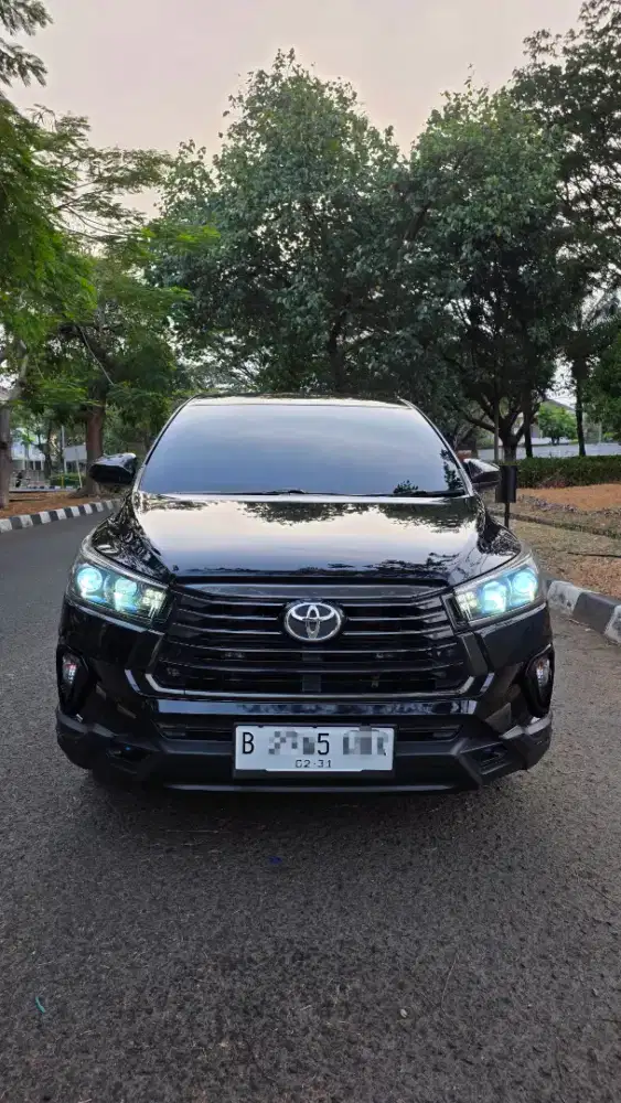 Innova Venturer 2021 Diesel 2.4 AT BLACK