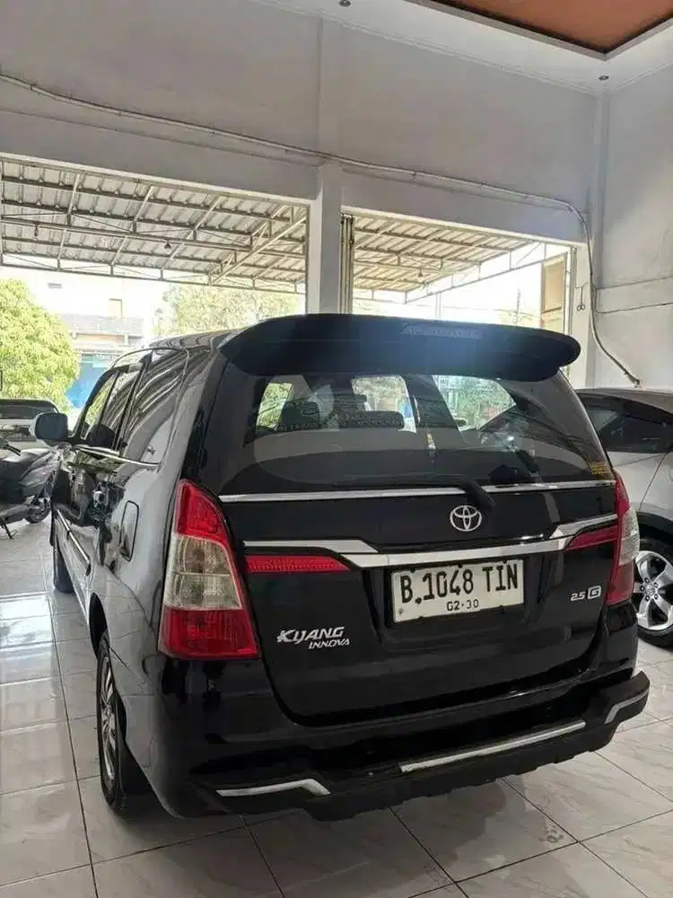 toyota kijang innova (2015)