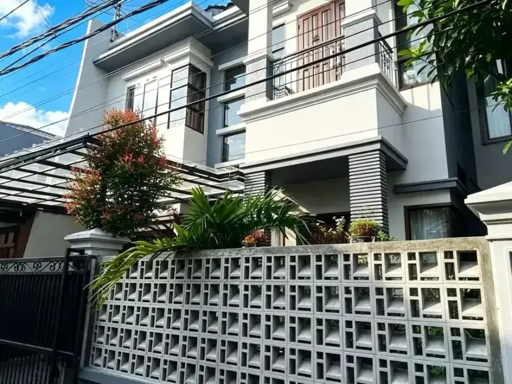 RUMAH 2 LANTAI SIAP HUNI DI KOMPLEK RAWAMANGUN – SHM, 4+1 KT & KEAMANAN 24 JAM!