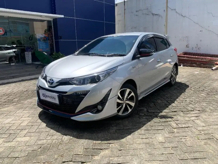 DP MURAH Toyota Yaris 1.5 TRD Sportivo Bensin-AT 2018 Silver CFIMB