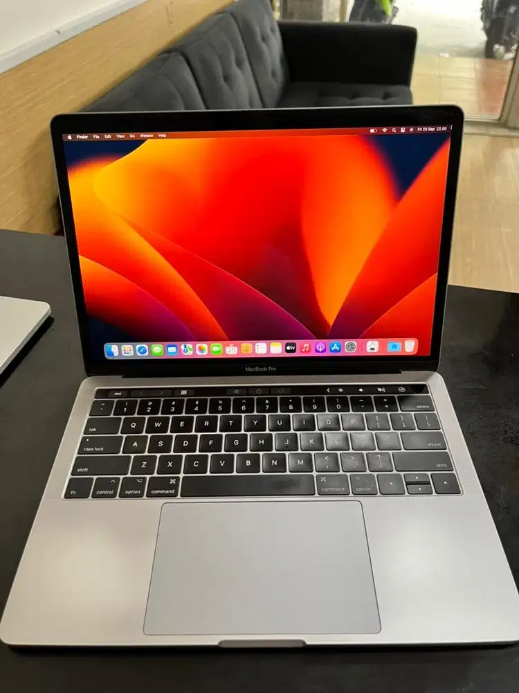 Macbook Pro 2017 Touchbar 8/256GB i5 13inch