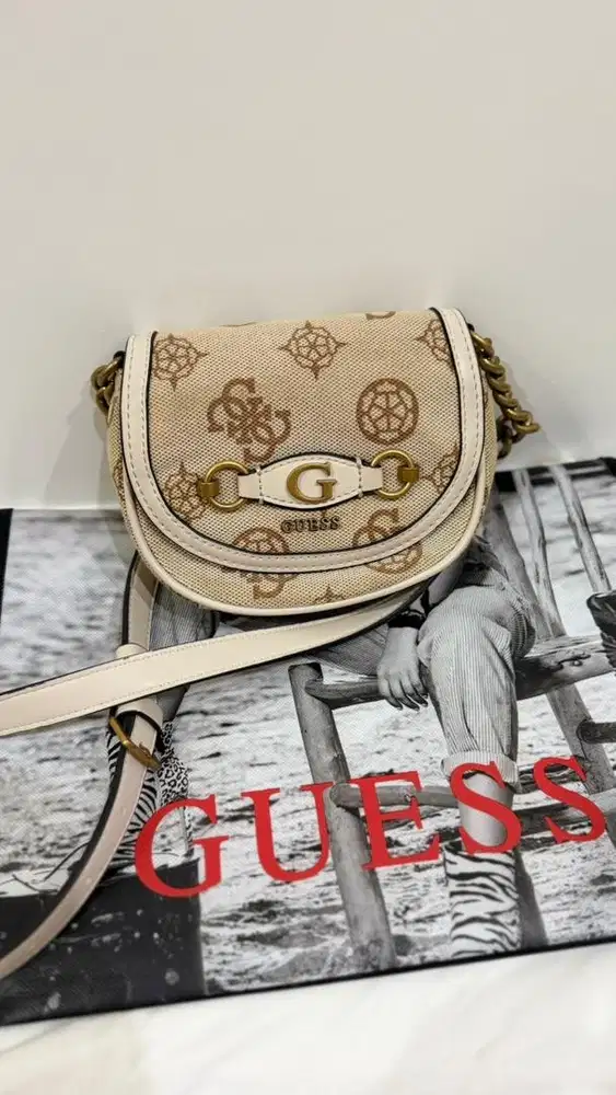 Tas Cewek Merk Guess