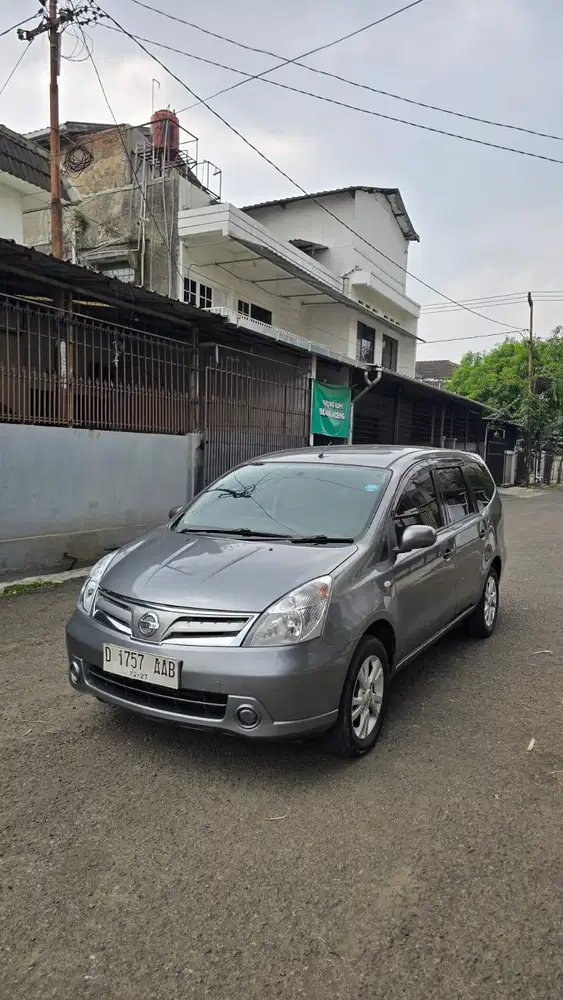 Nissan Grand Livina manual 2012