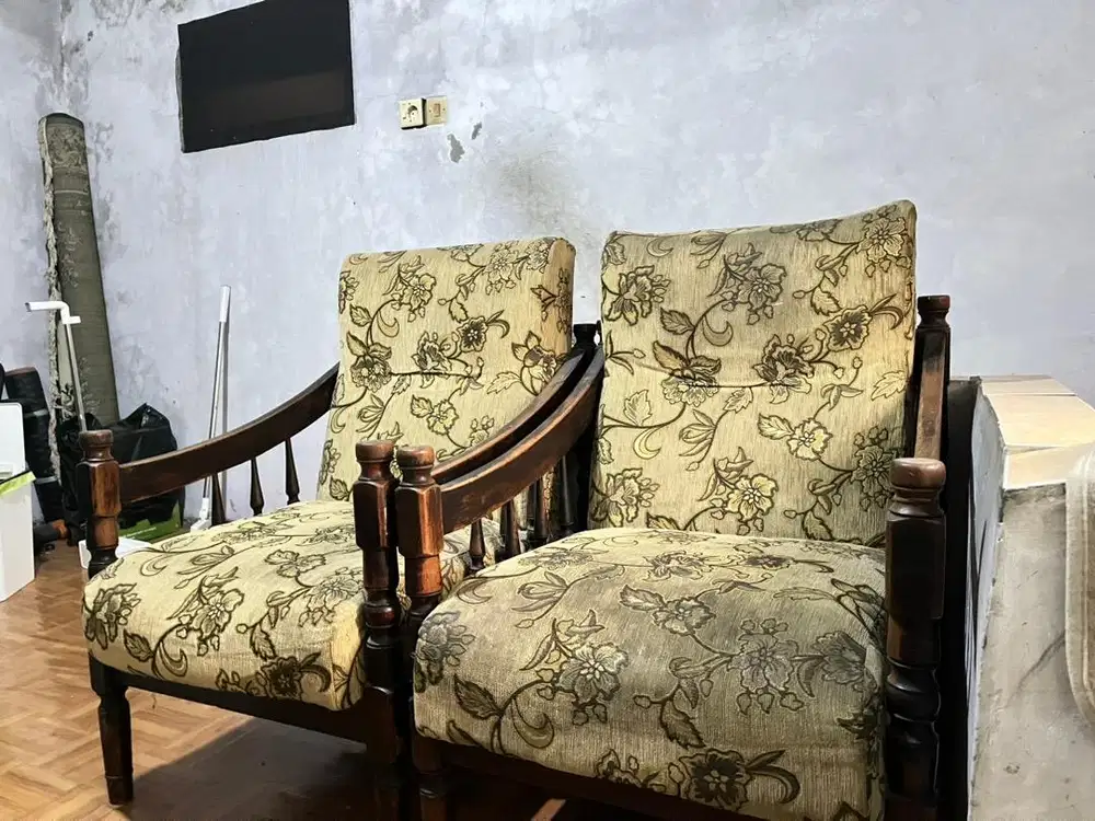Kursi Kayu Jati Klasik