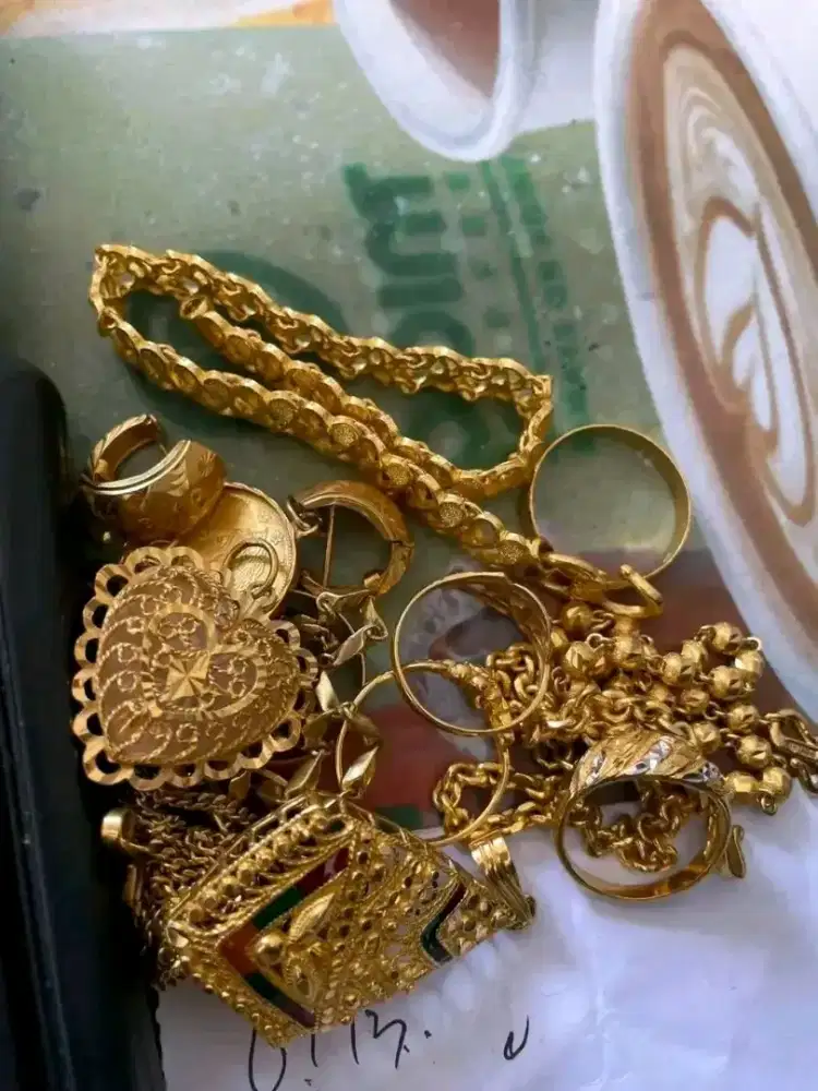 Terima emas tanpa surat harga tertinggi