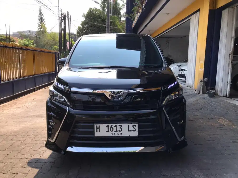 Voxy 2.0 Bensin AT 2018
