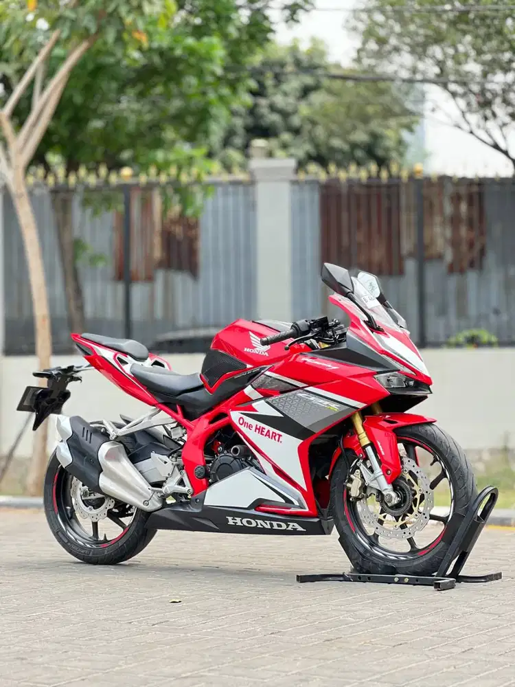 HONDA CBR250RR OLD ABS RED RACING 2017 KM 8K PAJAK PANJANG SUPERB
