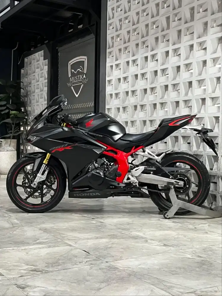 HONDA CBR 250 ABS 2019 -Chintia Mustika