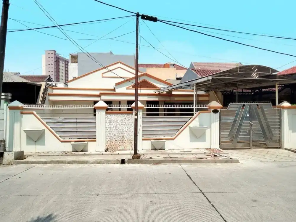 Rumah Besar dekat akses Tol, Terminal dan Stasiun di Pulogebang Permai