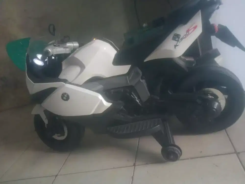 Motor anak laki