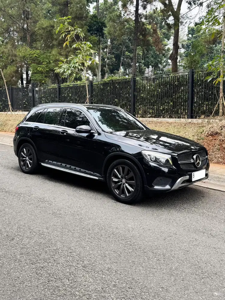 [Km67RB] Mercedes Benz GLC250 2016 Hitam NIK 2015