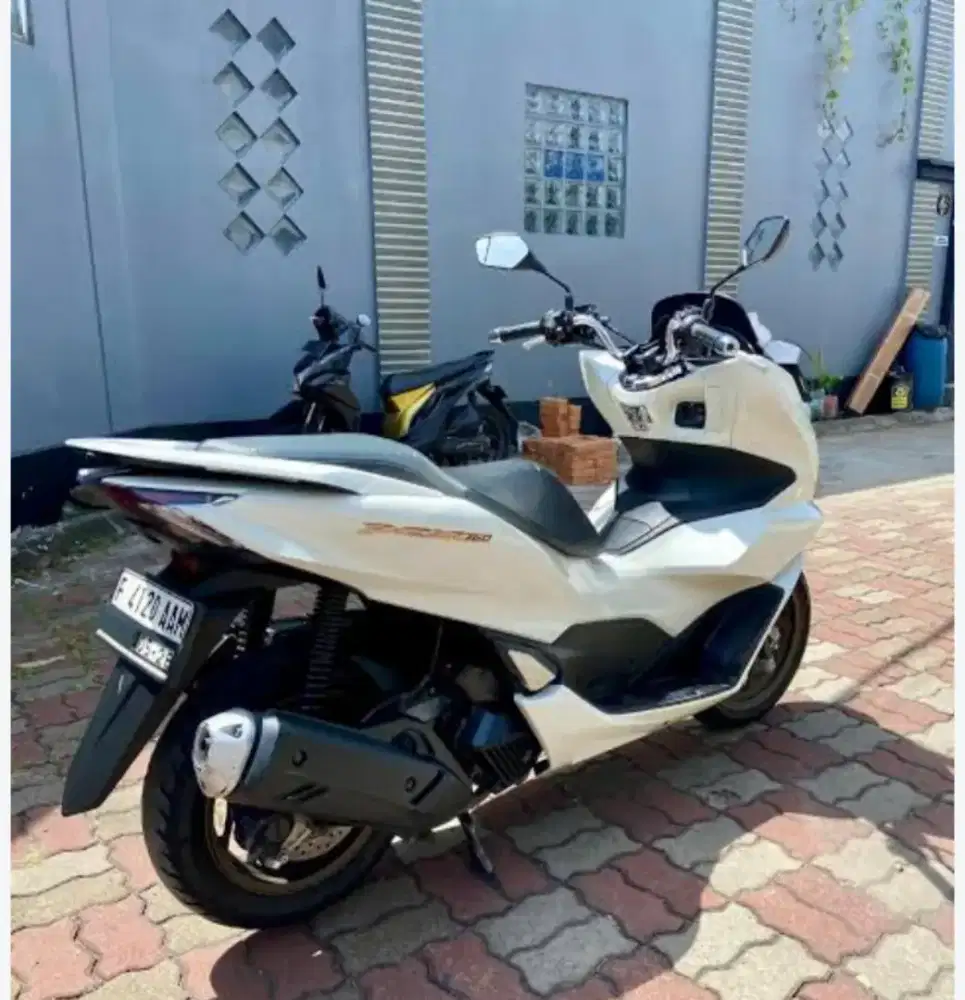 Di Jual Motor Kesayangan PCX White