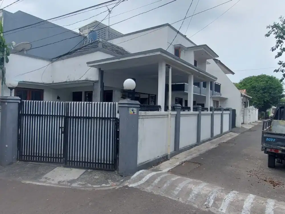 Rumah Hook Tebet Timur, Jakarta Selatan Akses 2 Mobil