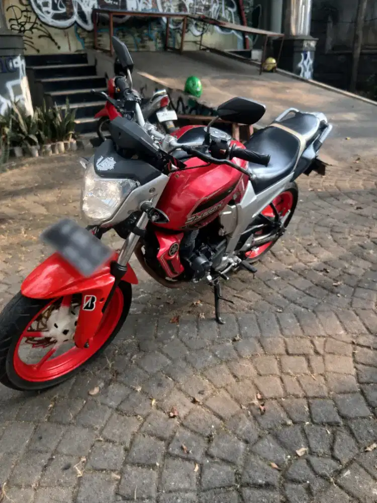 Dijual yamaha byson 2011 warna merah