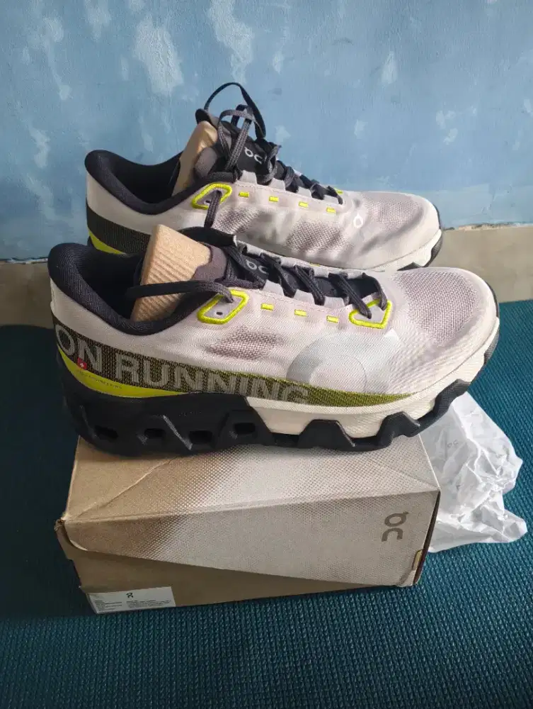Sepatu Oncloud Original Size 42