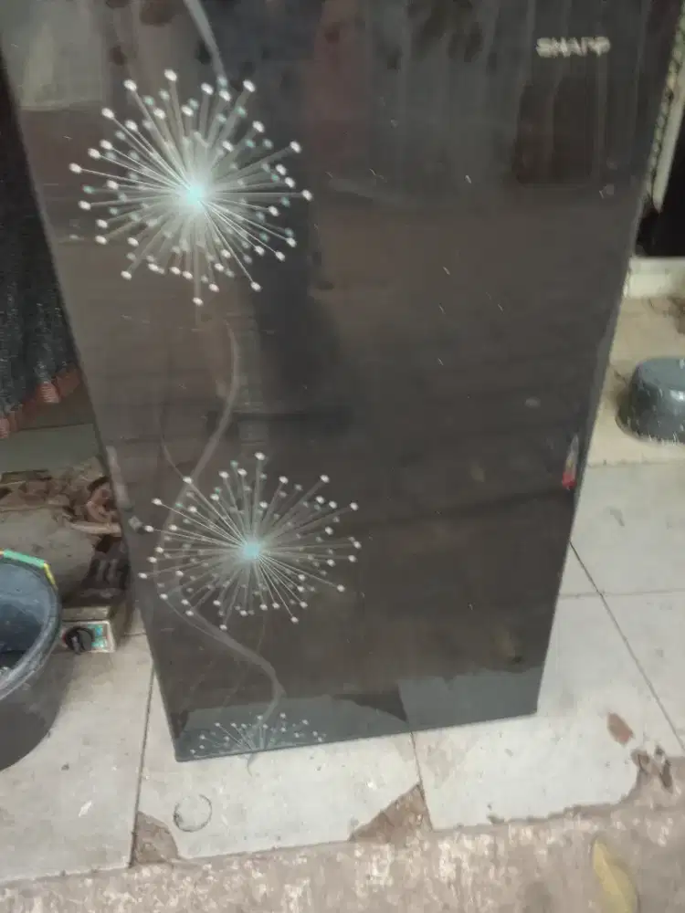 Dijual kulkas merek sharp bagus normal