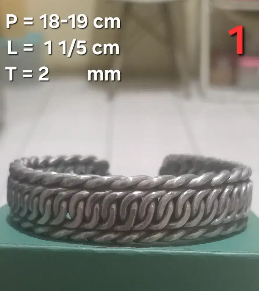 Aksesoris gelang