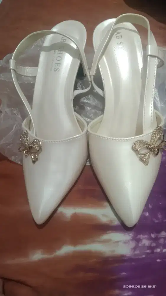 size 38 warna cream