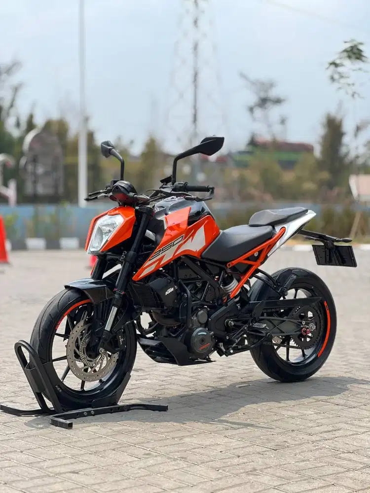 KTM DUKE 250 ABS ORANGE 2018 LOW KM PAJAK PANJANG SUPER GRESS