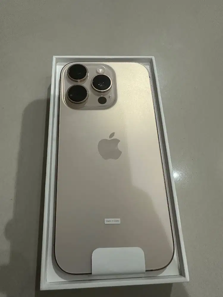 Iphone 16 pro 128 - dessert titanium (like new)