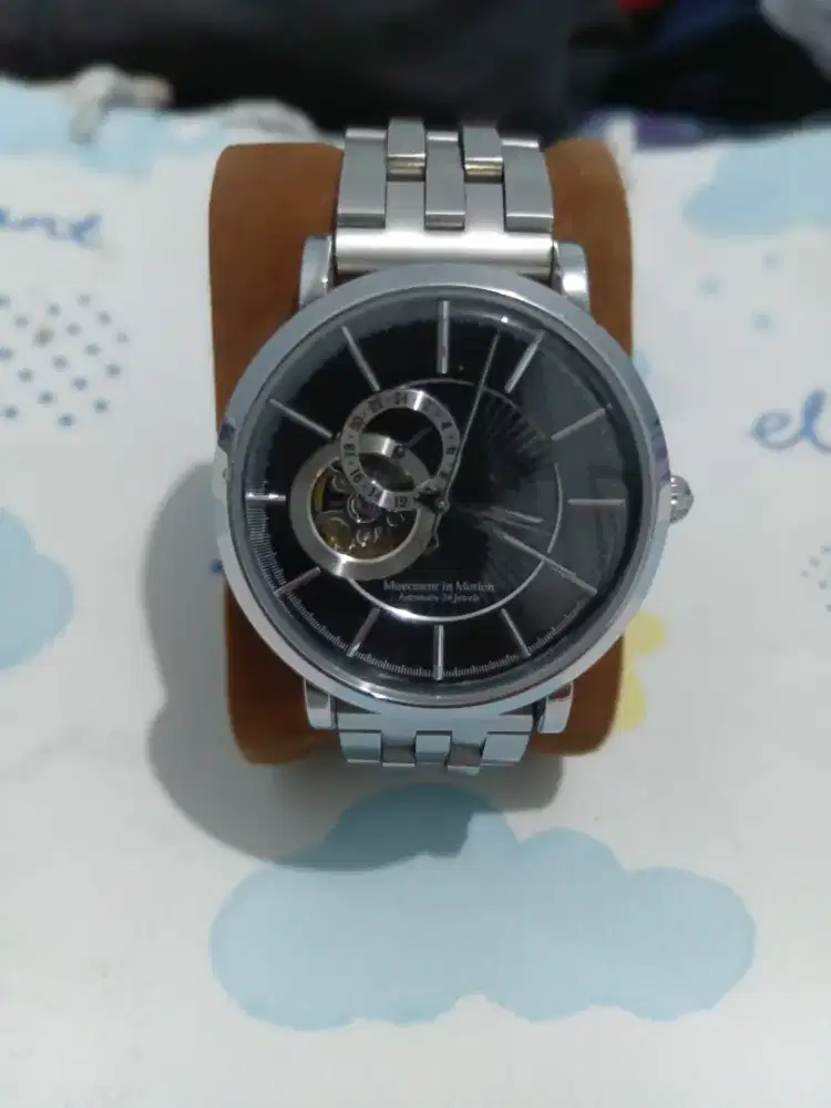 Jam tangan movement in motion by tictac