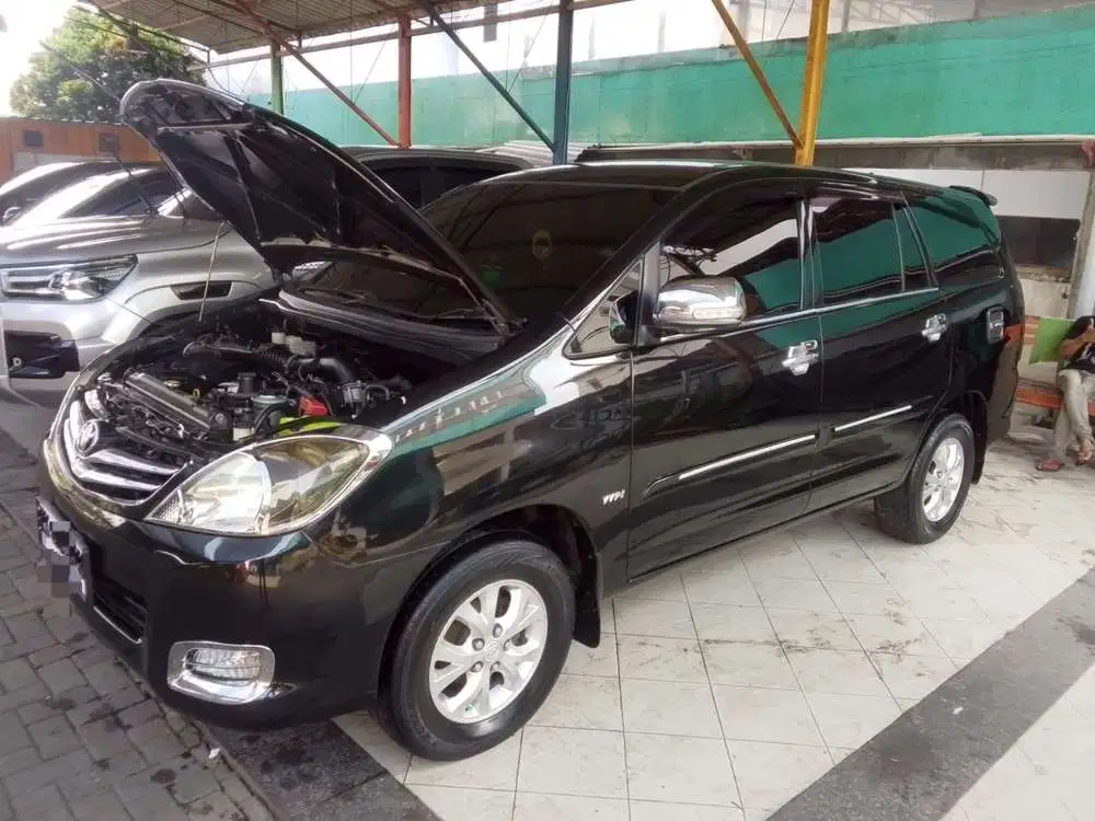 Toyota Kijang Innova 2010 Bensin