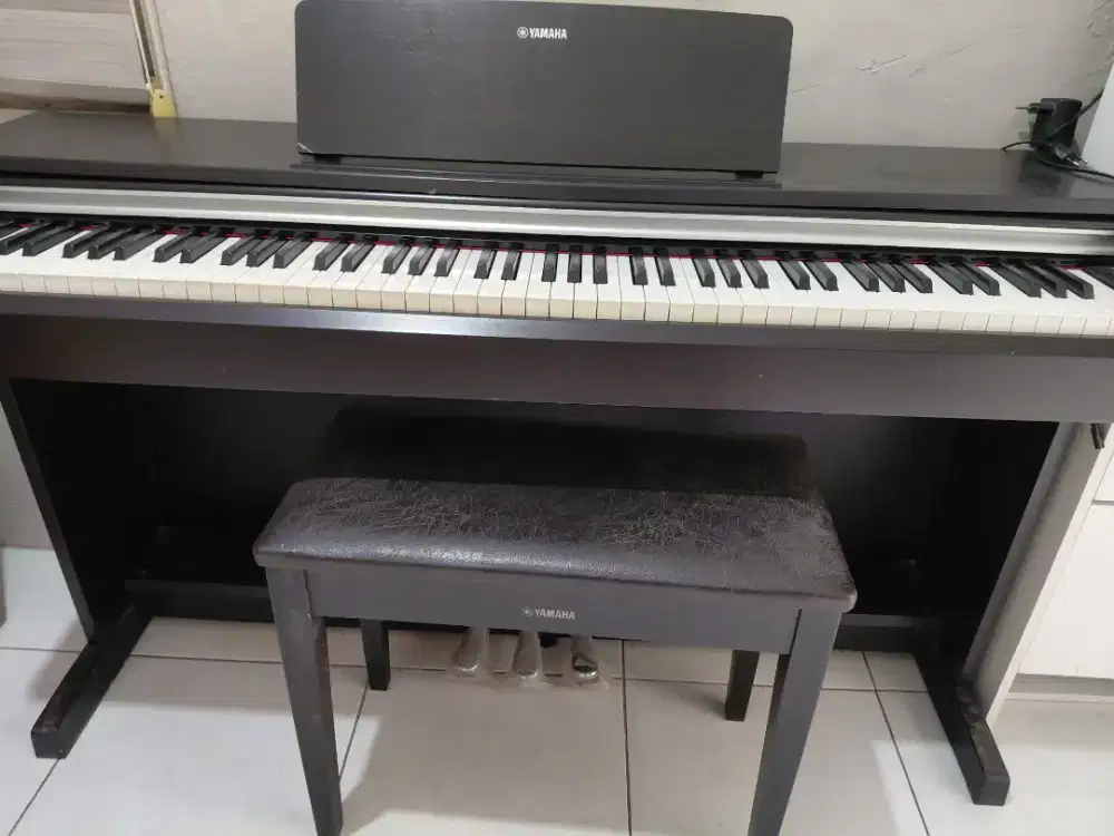 Yamaha tipe YDP-142