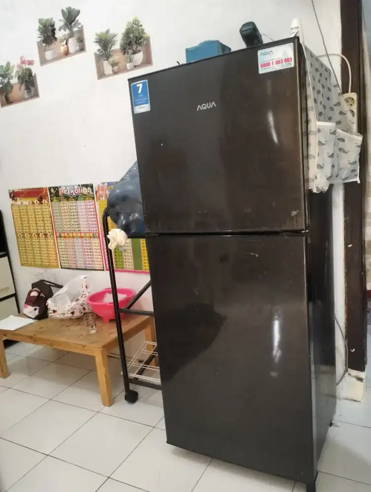 Kulkas 2 Pintu Merek Aqua