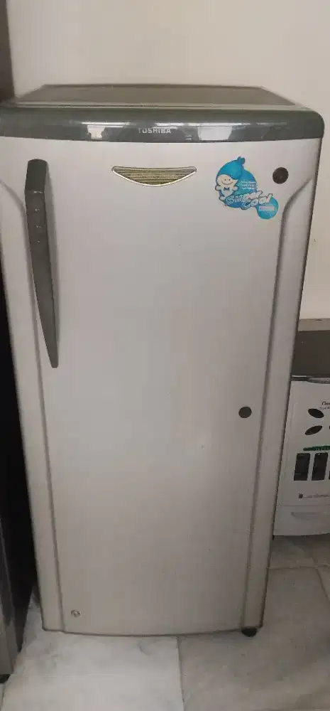 FREZZER MERK TOSHIBA
