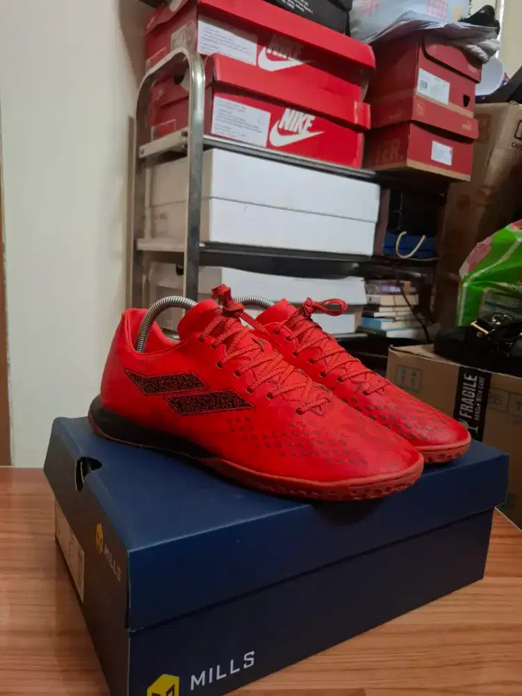 Sepatu Futsal Mills size 42