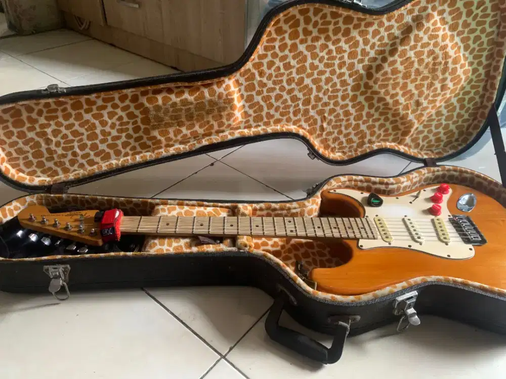 Gitar fender custom pabrikan