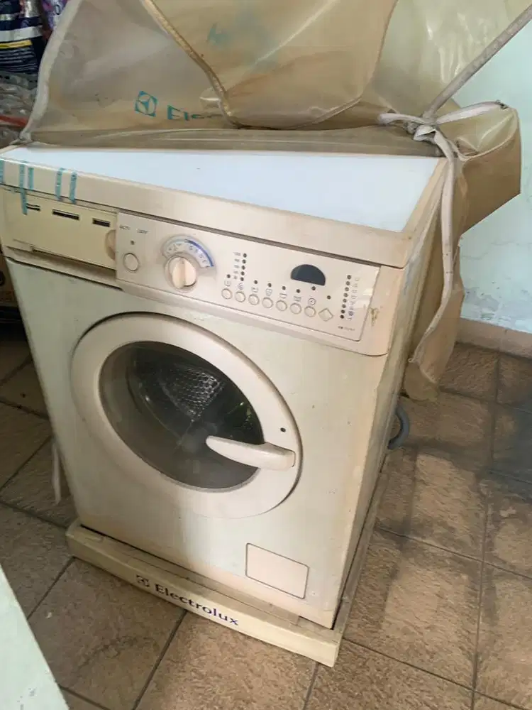 Mesin cuci electrolux
