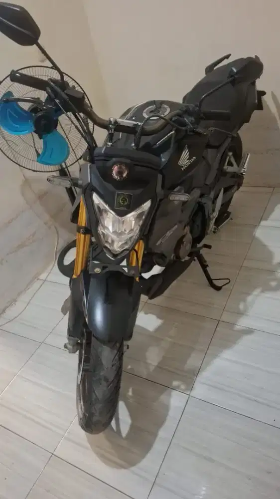 Jual cepat, CB150R tipe tertinggi suspensi udh upside down