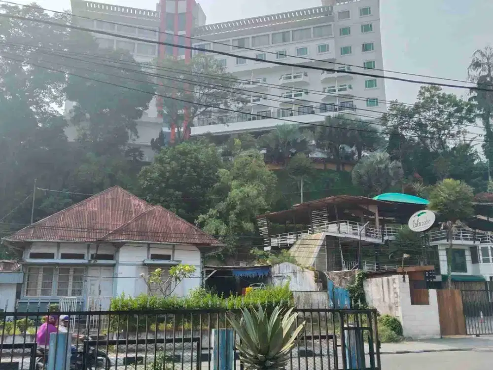 di jual cepat rumah tua lokasi strategis dikota Bukittinggi padang bentuk tanah kotak